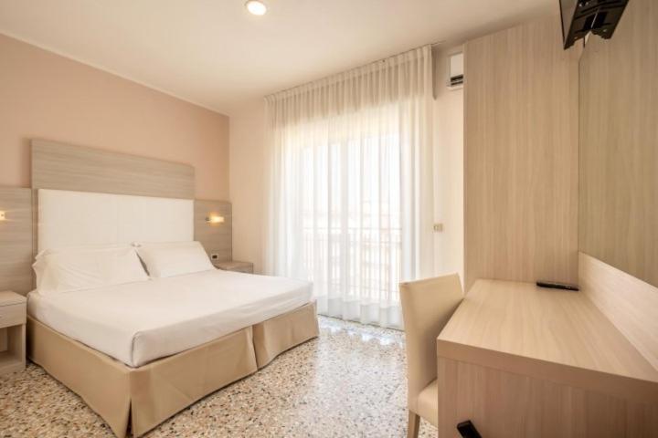 Hotel Atenea Golden Star Caorle Exterior foto