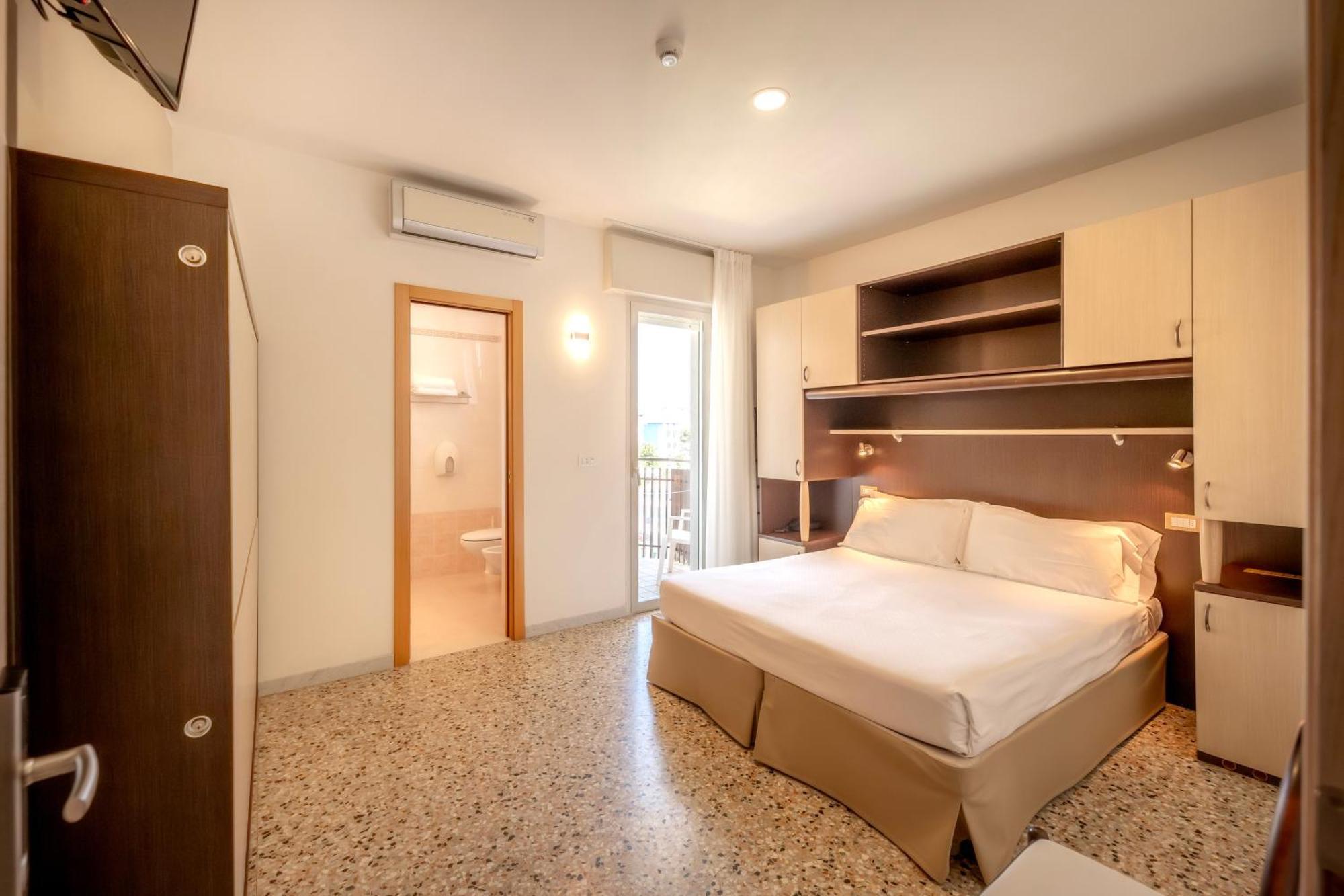 Hotel Atenea Golden Star Caorle Exterior foto