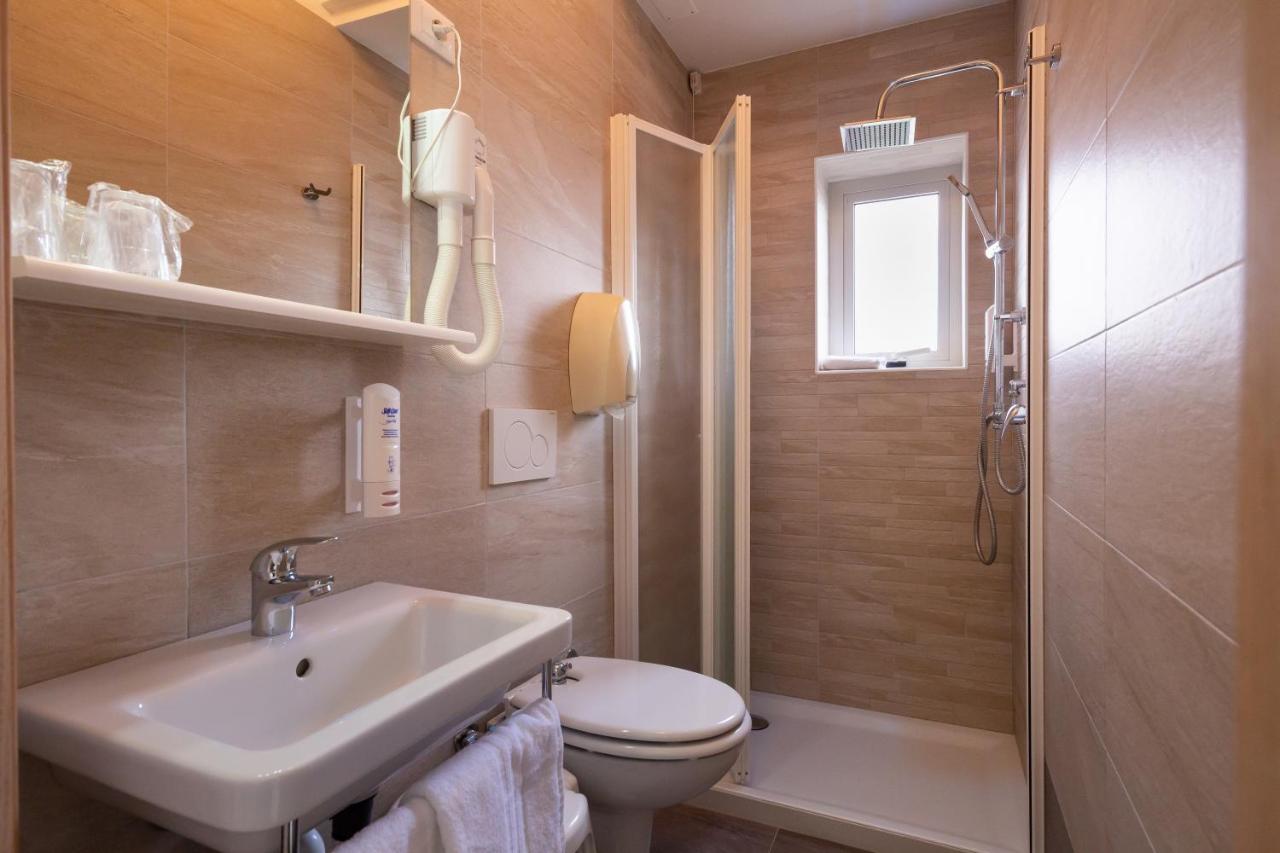 Hotel Atenea Golden Star Caorle Exterior foto